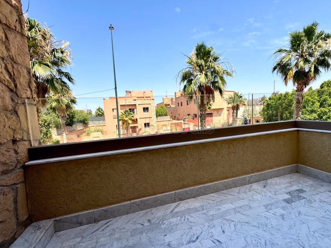 Villa de haut standing à louer à Route Casablanca. 7 pièces. Bien meublé