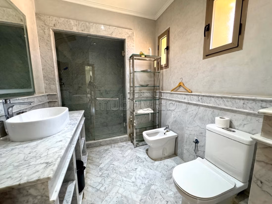 Villa de haut standing à louer à Route Casablanca. 7 pièces. Bien meublé