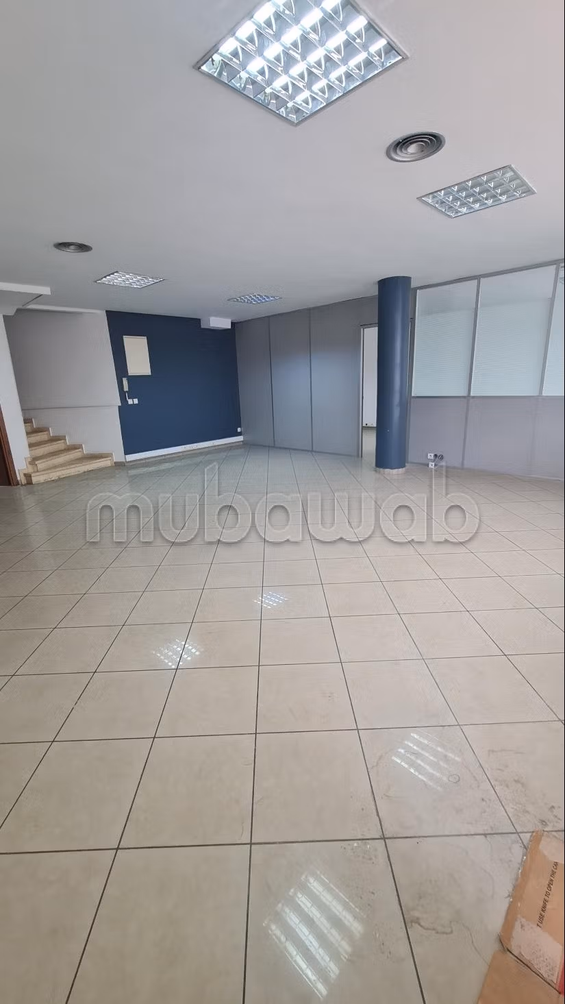 Beautiful offices for rent on Aljadida Road. Total area 97 m². Concierge service available, air conditioning system.