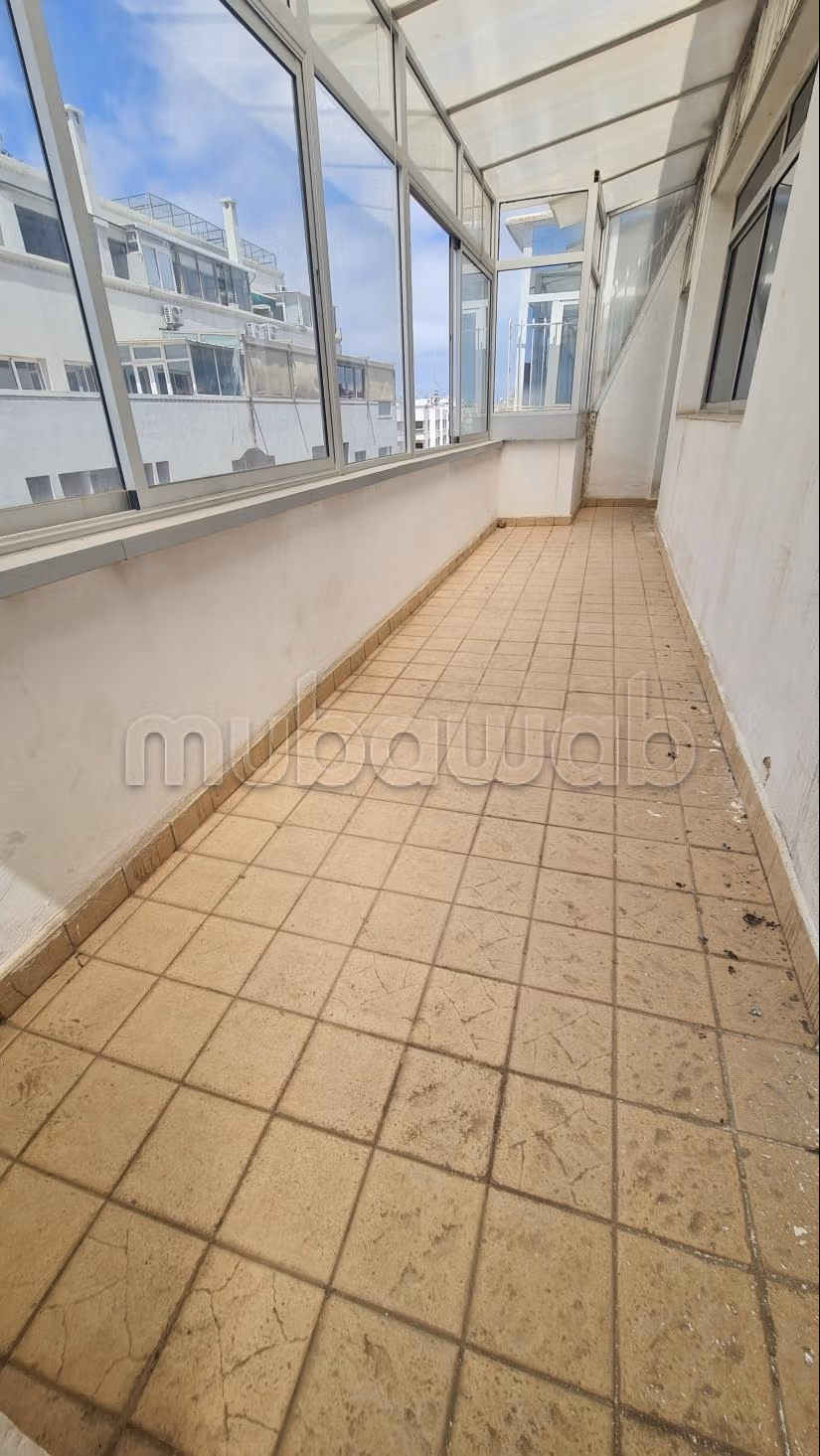 Beautiful offices for rent on Aljadida Road. Total area 97 m². Concierge service available, air conditioning system.