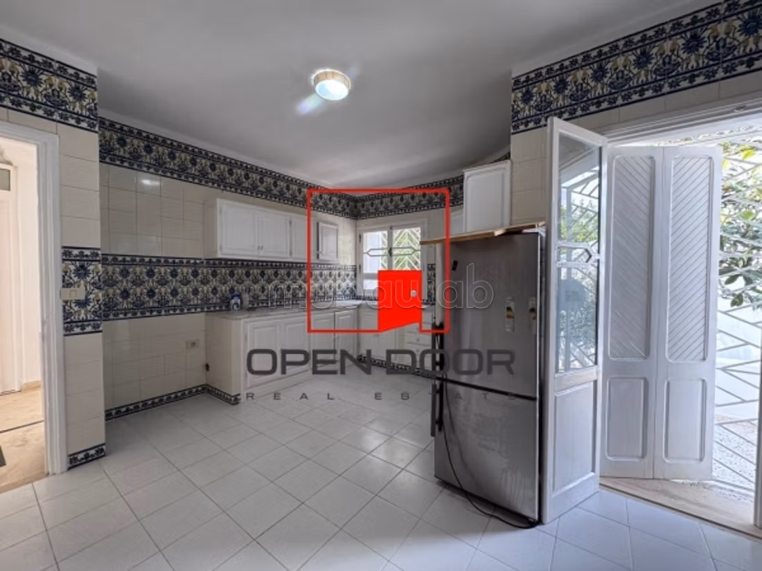 Villa S6 con Piscina e Giardino a Gammarth