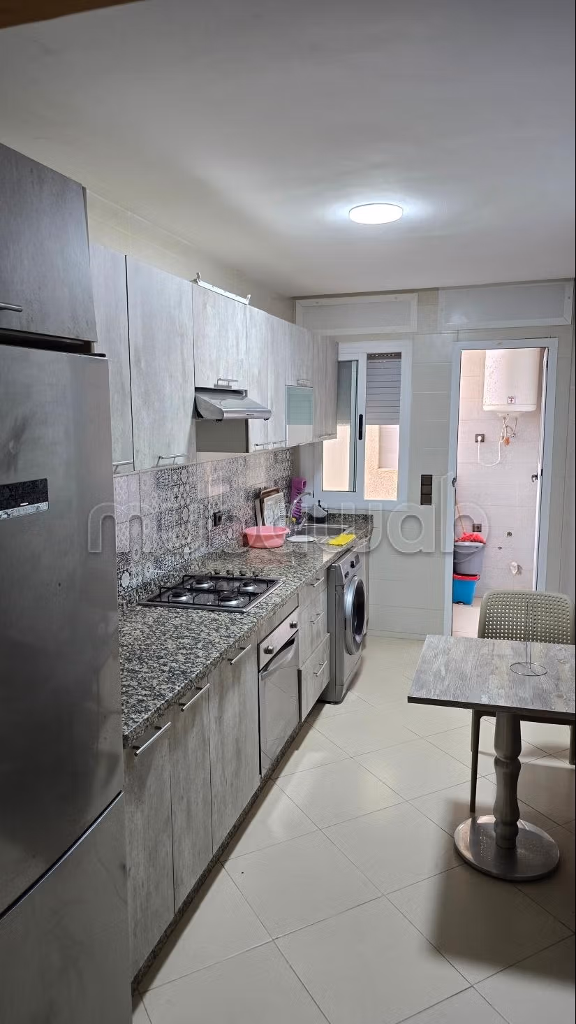 Appartamento molto bello in affitto a M'Diq. Superficie 100 m². Ben arredato