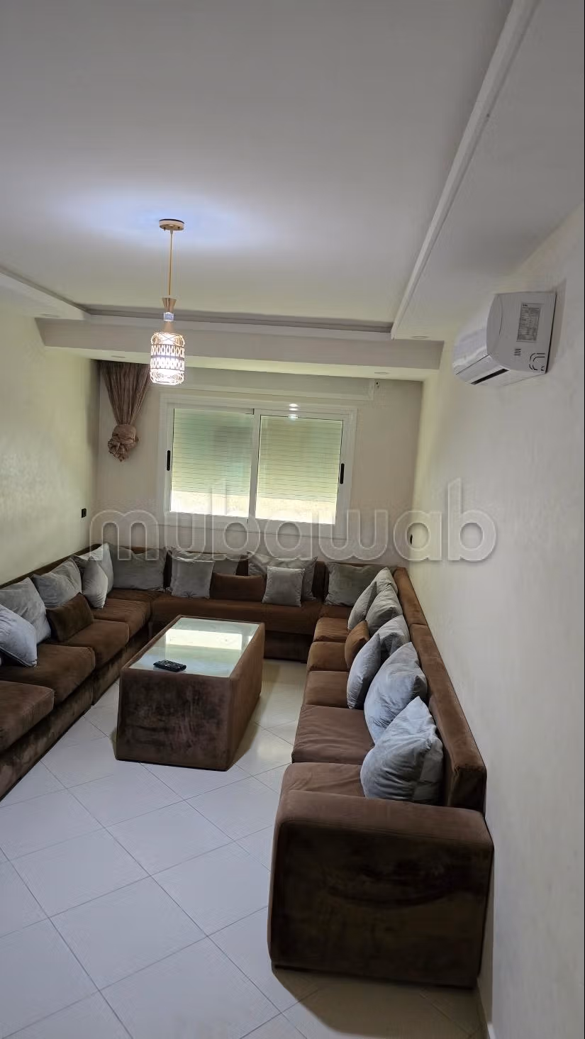 Appartamento molto bello in affitto a M'Diq. Superficie 100 m². Ben arredato
