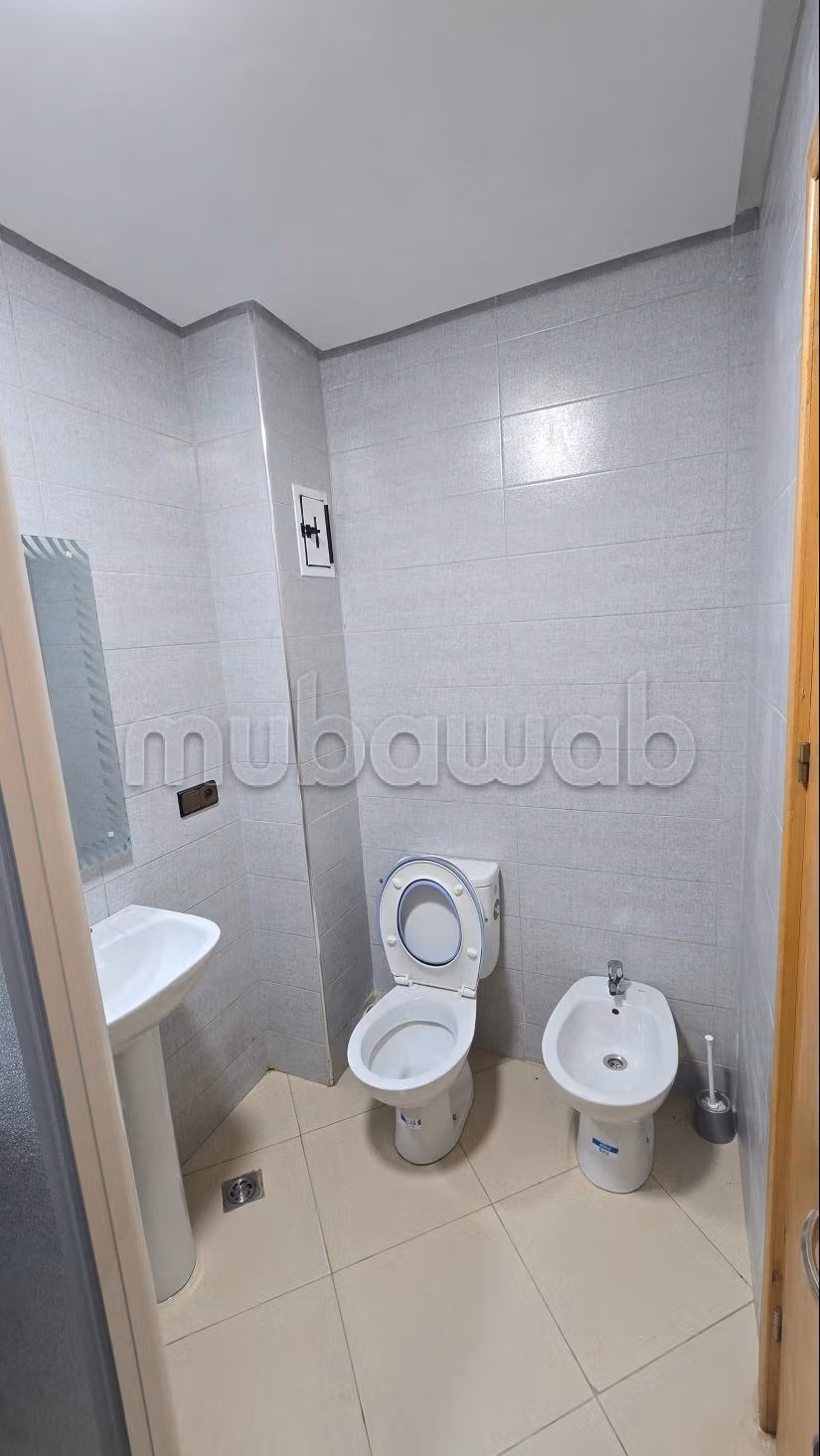 Appartamento molto bello in affitto a M'Diq. Superficie 100 m². Ben arredato