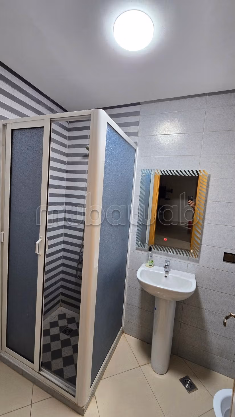 Appartamento molto bello in affitto a M'Diq. Superficie 100 m². Ben arredato