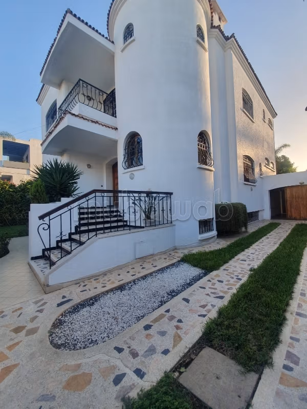 Villa in affitto al CIL 440M2, vicina al CFC