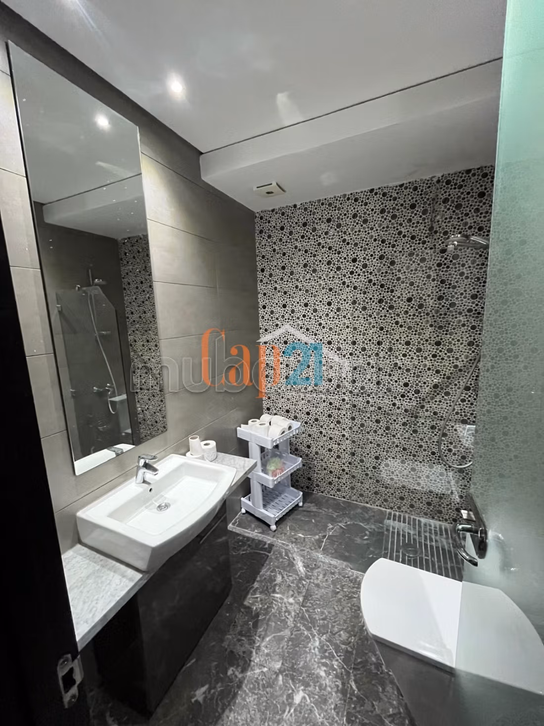 Furnished apartment with garden and pool for rent