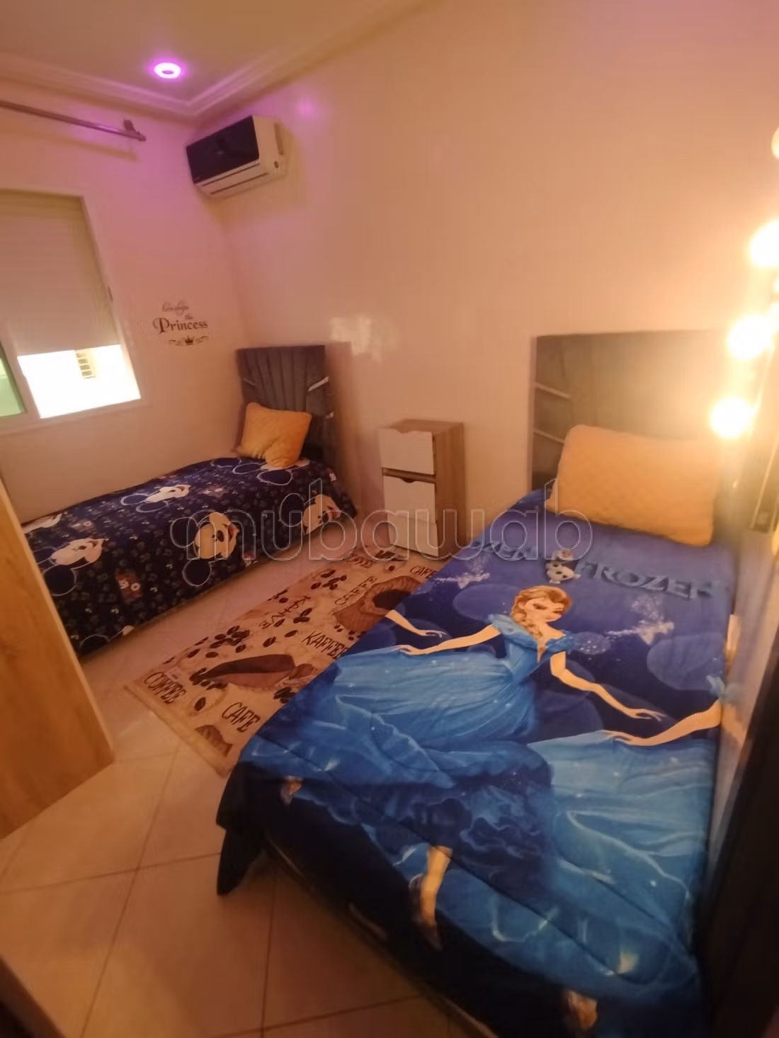 Bel appartement à louer à Hamria. Superficie de 80 m². Salon marocain et service de sécurité.