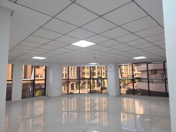Plataformas de oficinas de lujo en Avenida des Far