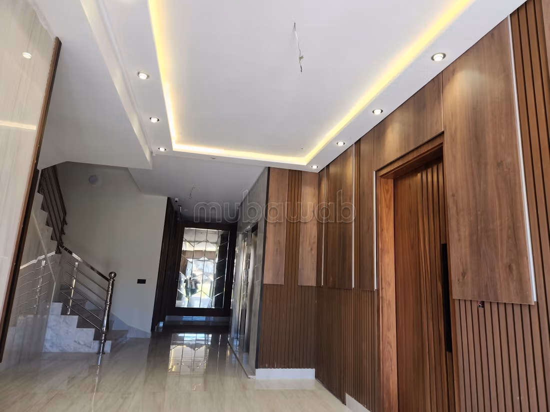 Appartement de luxe avec deux piscines et grand jardin proximité Avenue des Far différentes Superficie
