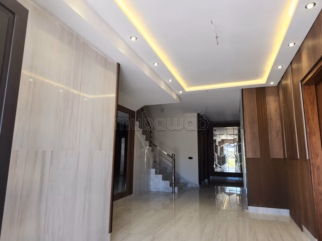 Appartement de luxe avec deux piscines et grand jardin proximité Avenue des Far différentes Superficie