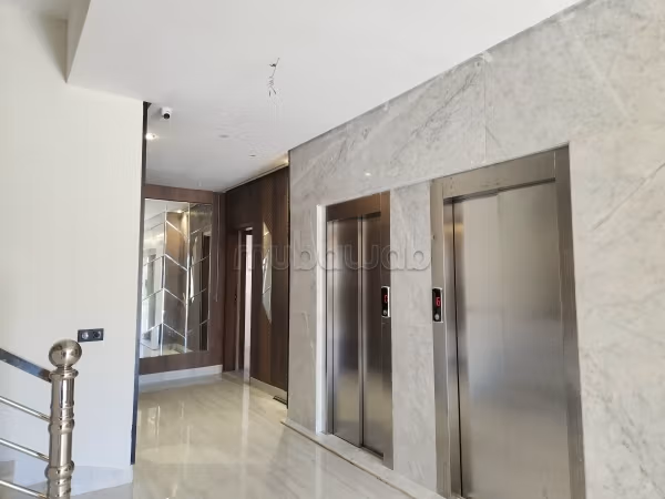 Appartement de luxe avec deux piscines et grand jardin proximité Avenue des Far différentes Superficie