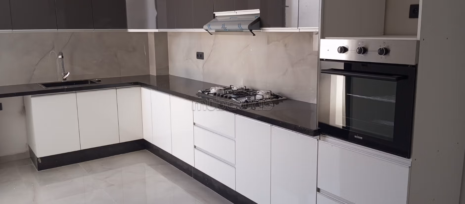 Appartement de luxe en location 155 mètres 
proximité Avenue des Far