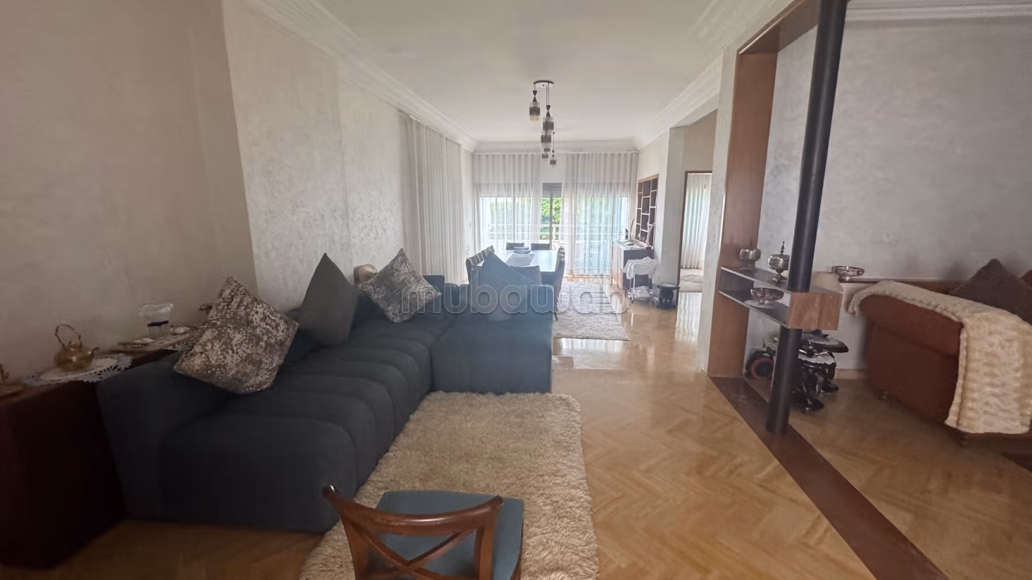 Vente villa de luxe à El Manar 
El Hank. Surface de 360 m². Terrasse