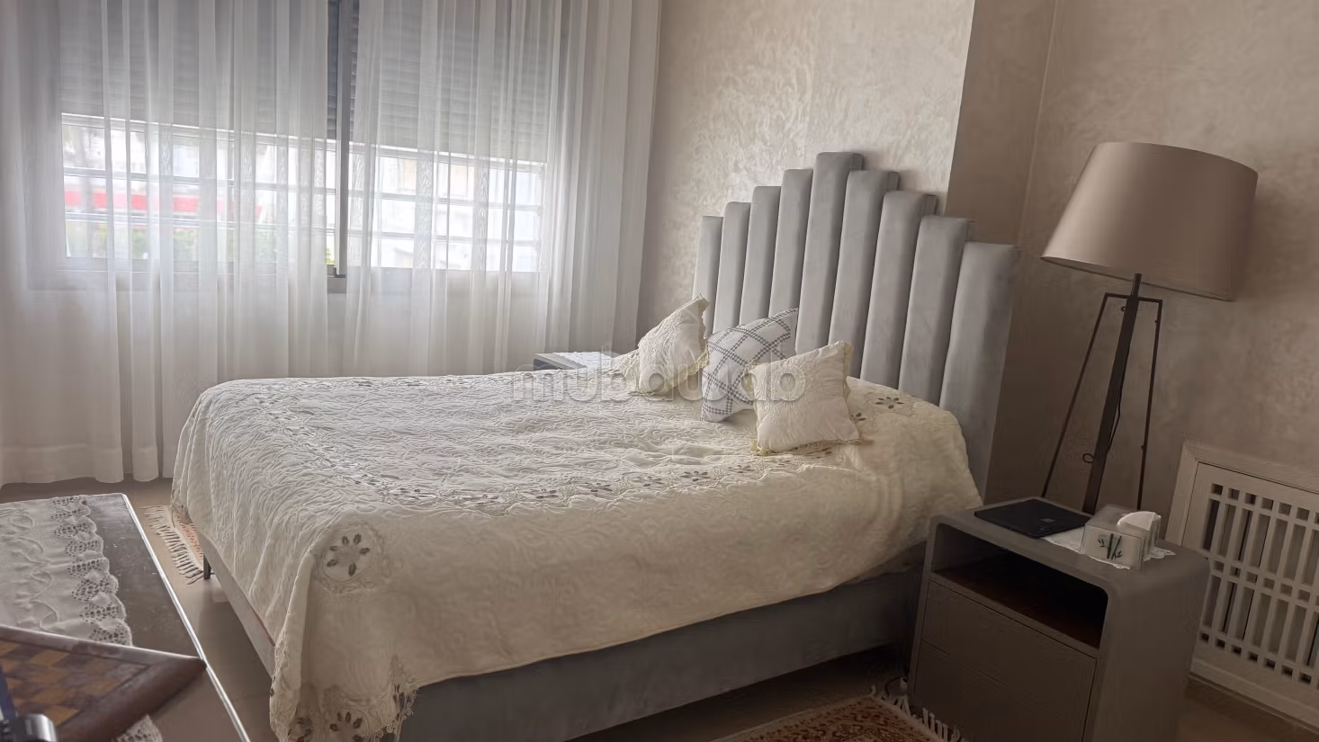 Vente villa de luxe à El Manar 
El Hank. Surface de 360 m². Terrasse