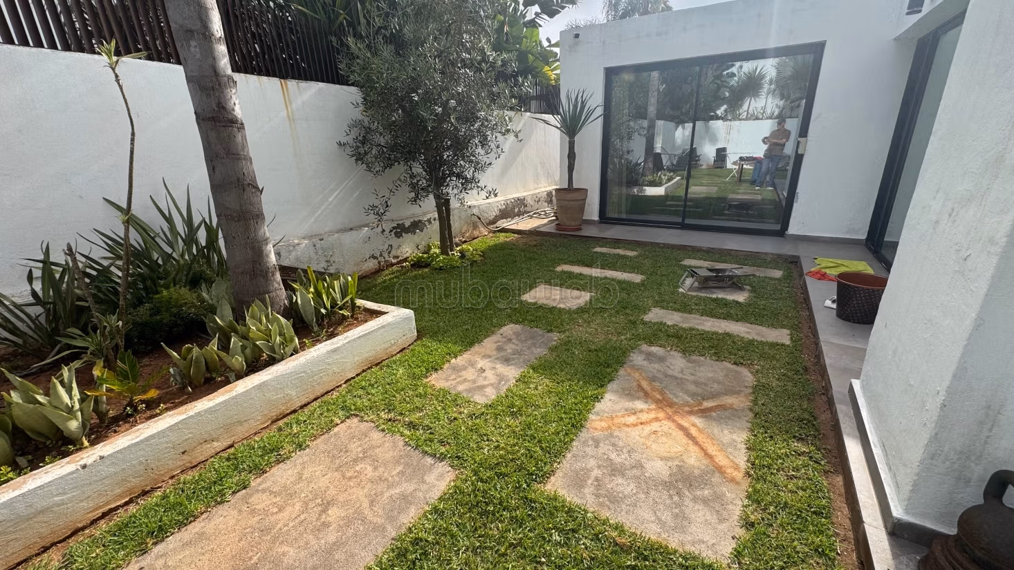 Villa de haut standing à vendre à Ain Diab Paranfa Extension. Surface de 380 m². Jardin