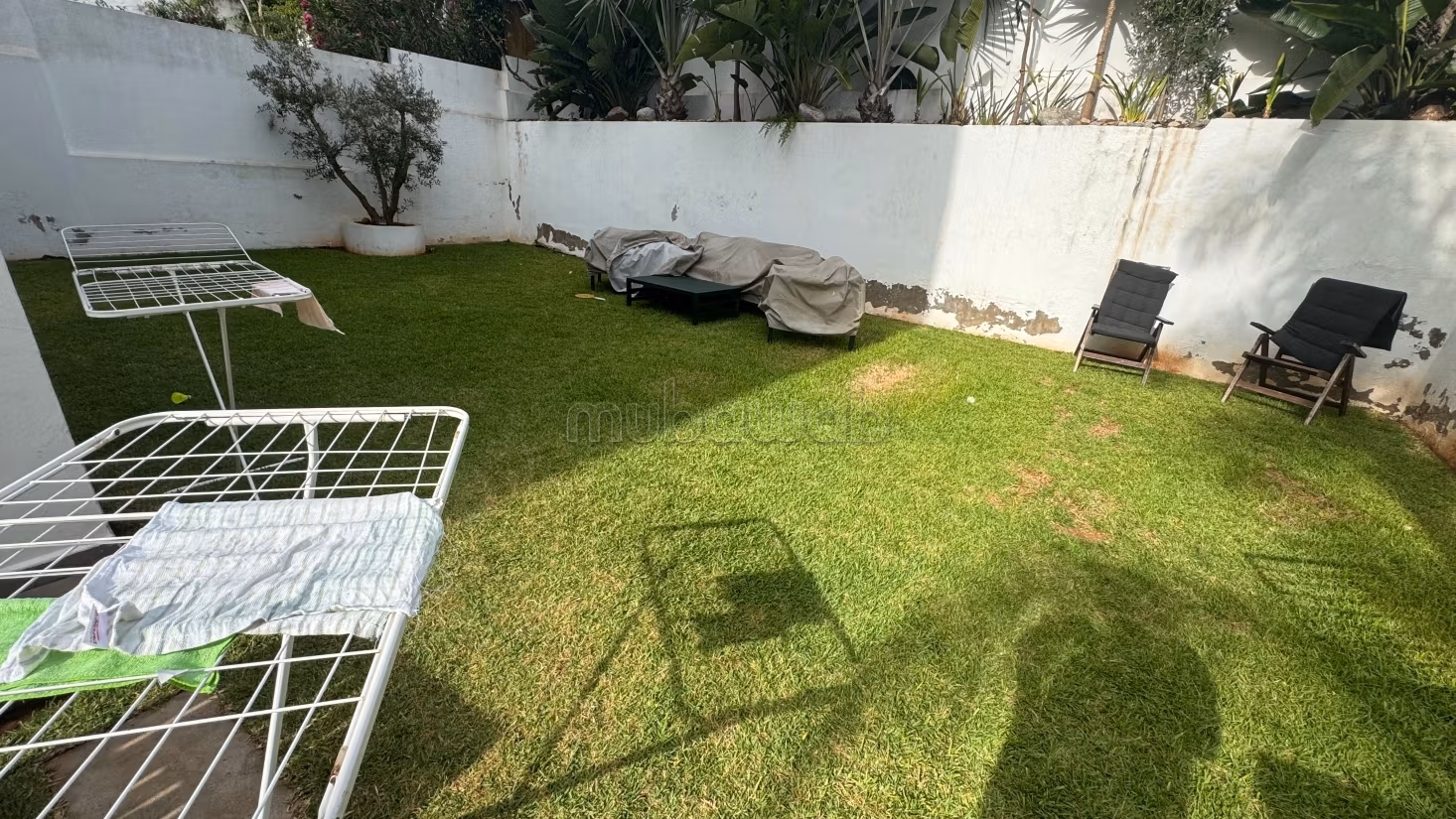 Villa de haut standing à vendre à Ain Diab Paranfa Extension. Surface de 380 m². Jardin