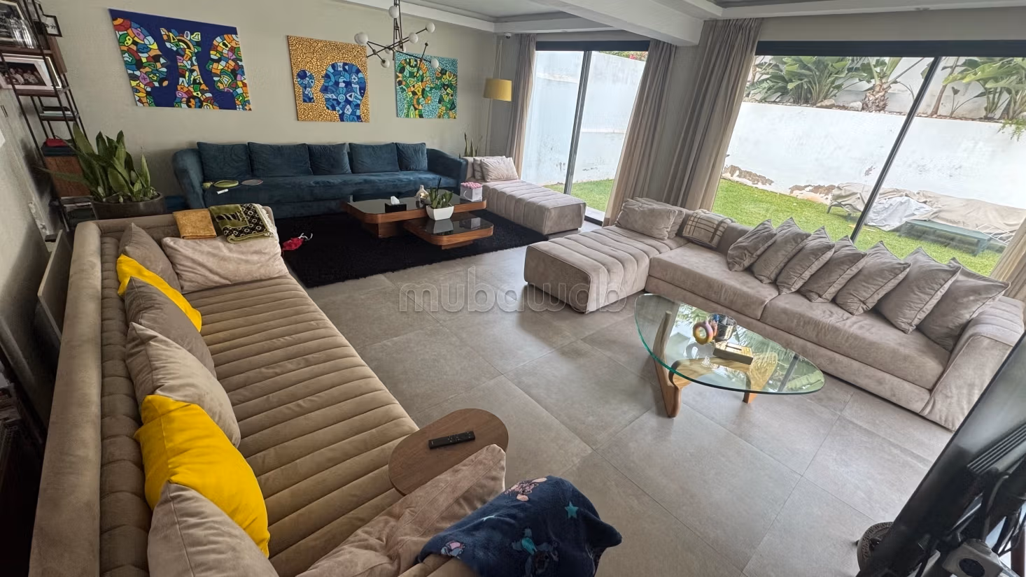 Villa de haut standing à vendre à Ain Diab Paranfa Extension. Surface de 380 m². Jardin