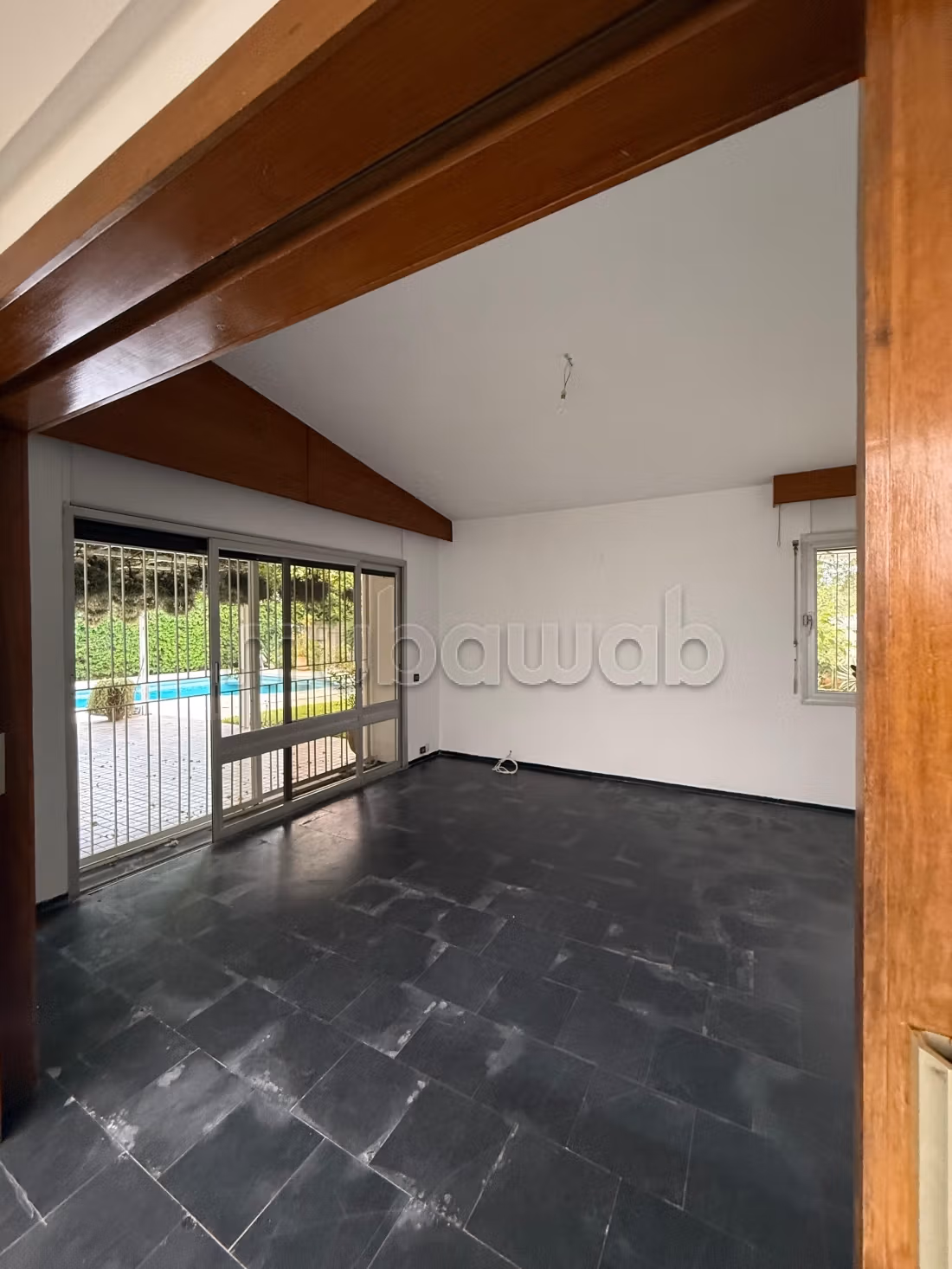 Superbe villa à louer à Souissi. Surface de 2000 m². Double vitrage et chauffage central
