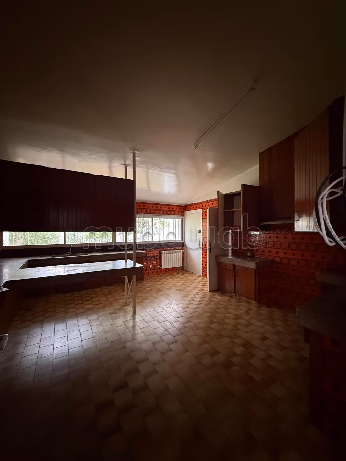 Superbe villa à louer à Souissi. Surface de 2000 m². Double vitrage et chauffage central