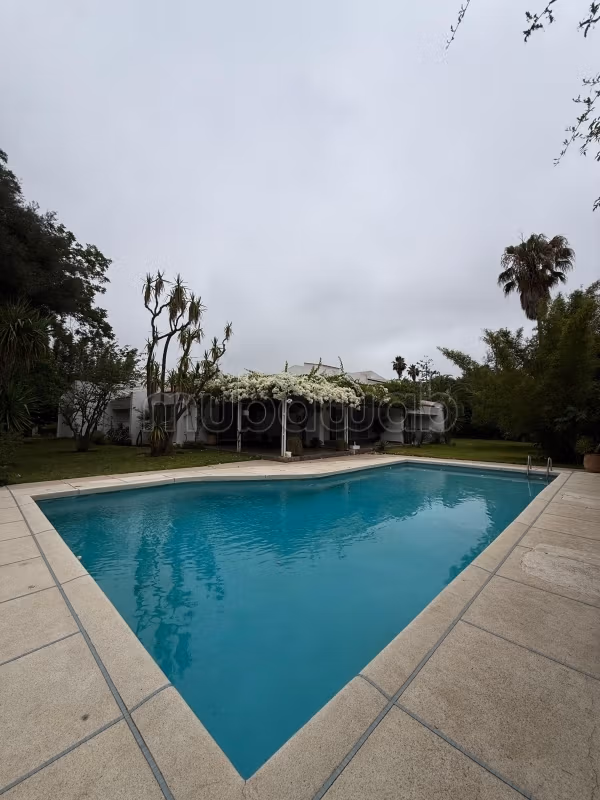 Superb villa for rent in Souissi. Surface area of 2000 m². Double glazing and central heating
