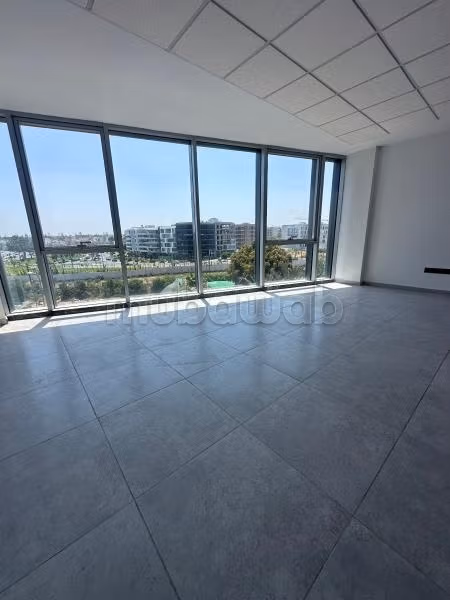 Office rental in Oasis. Total area 80 m². Concierge service, air conditioning