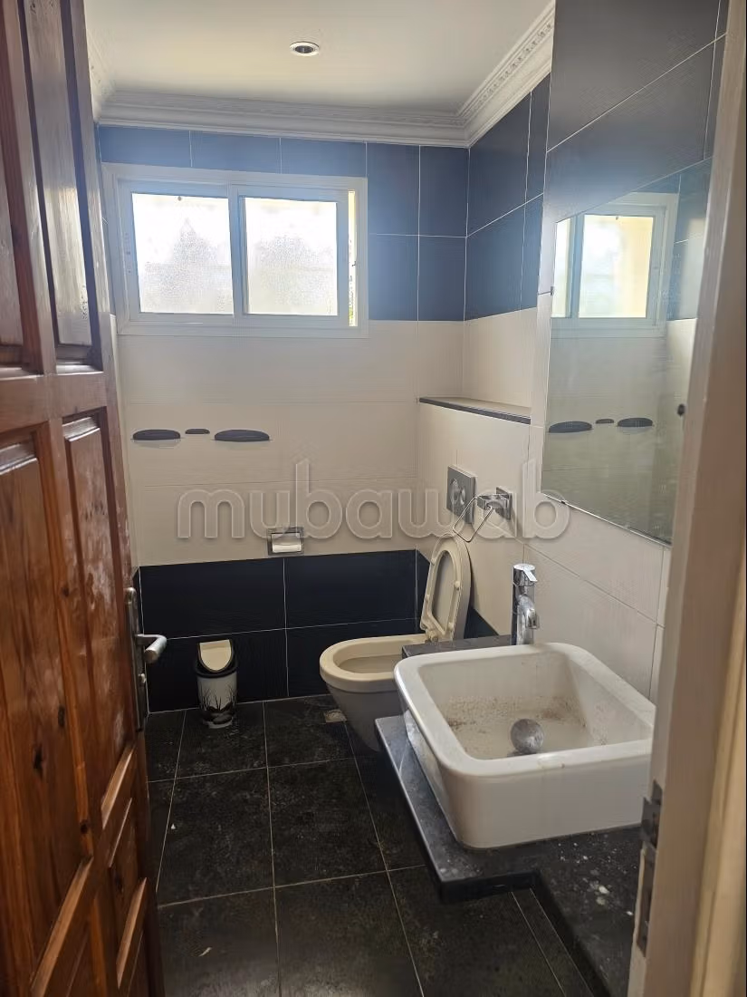 Magnifica villa in affitto a Lakhmis. Superficie totale di 450 m². Arredata