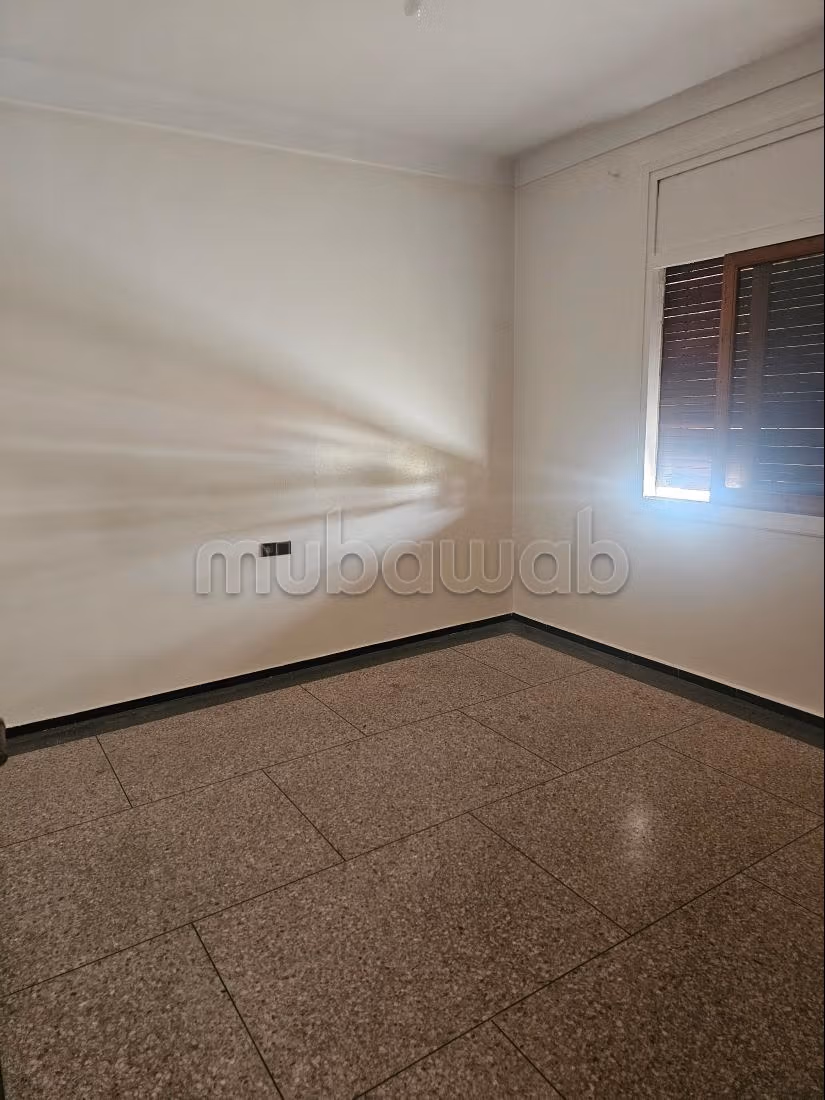 Magnifica villa in affitto a Lakhmis. Superficie totale di 450 m². Arredata