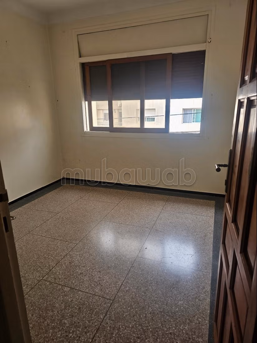 Magnifica villa in affitto a Lakhmis. Superficie totale di 450 m². Arredata
