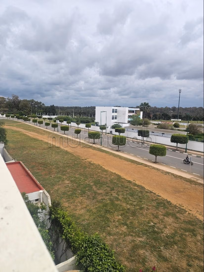 Magnifica villa in affitto a Lakhmis. Superficie totale di 450 m². Arredata