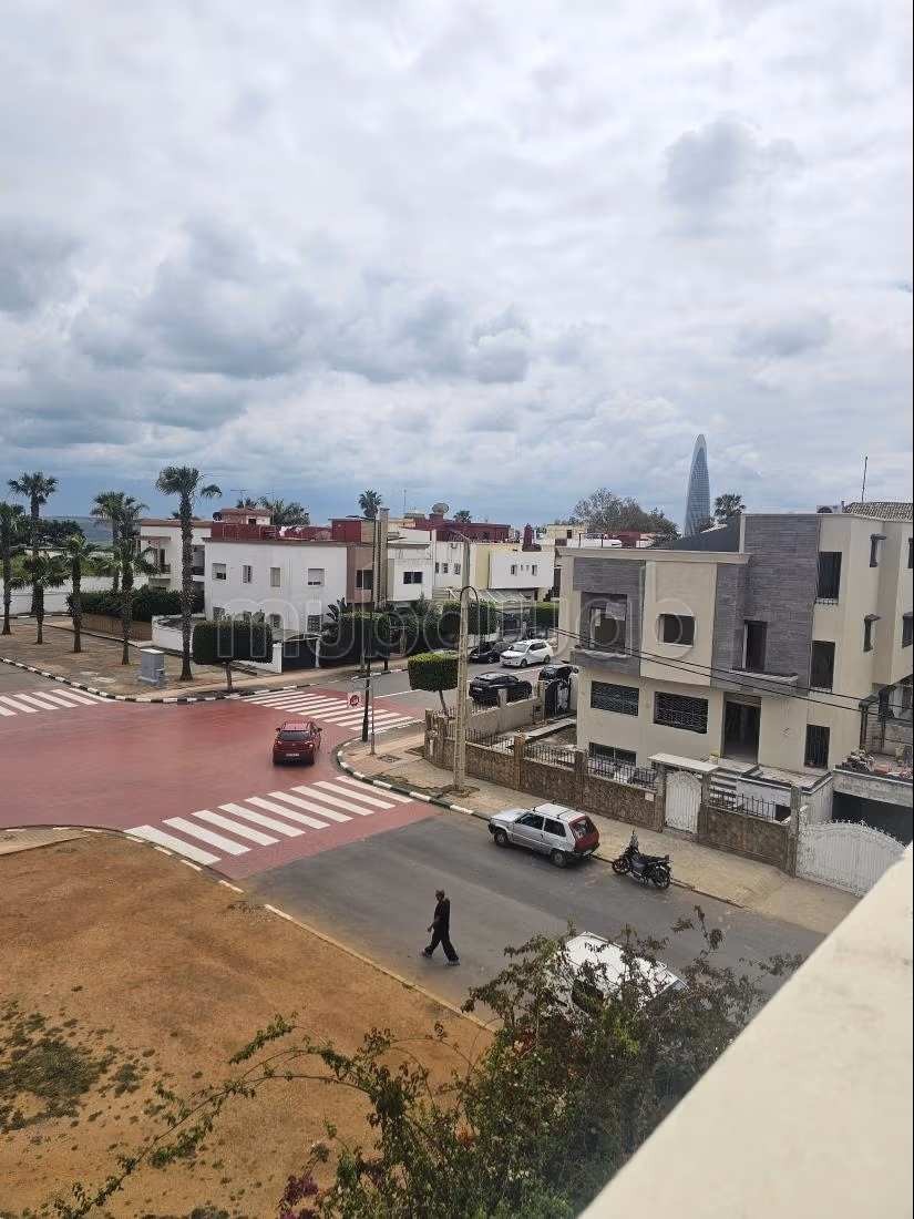 Magnifica villa in affitto a Lakhmis. Superficie totale di 450 m². Arredata