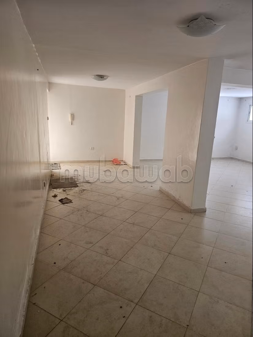 Magnifica villa in affitto a Lakhmis. Superficie totale di 450 m². Arredata