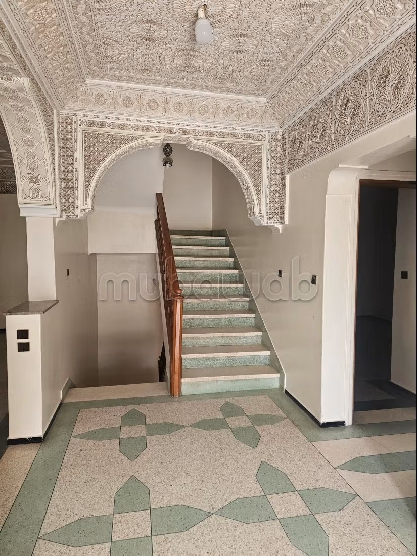 Magnifica villa in affitto a Lakhmis. Superficie totale di 450 m². Arredata