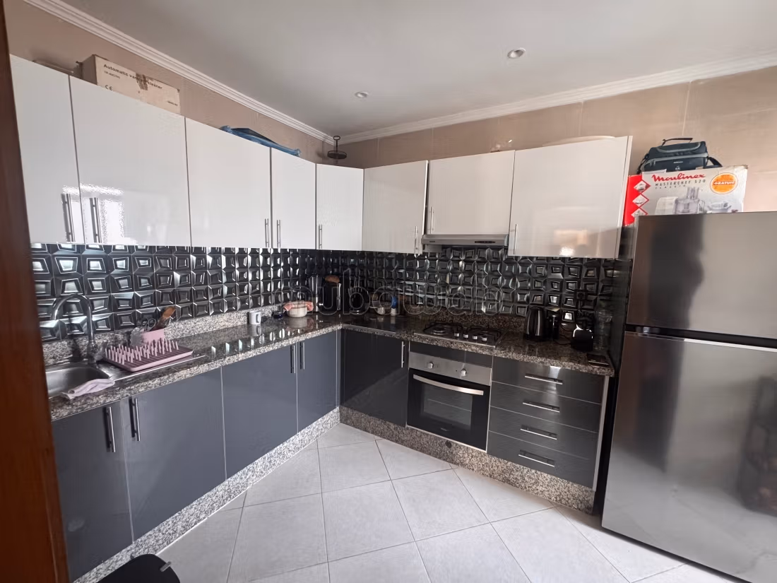 Vente d'un bel appartement à Dior jamaa