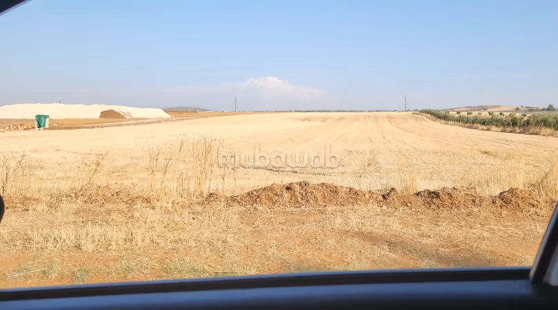 Grond aan de nationale weg Fès Meknès Mhaya verschillende Oppervlakte voor landbouw of project