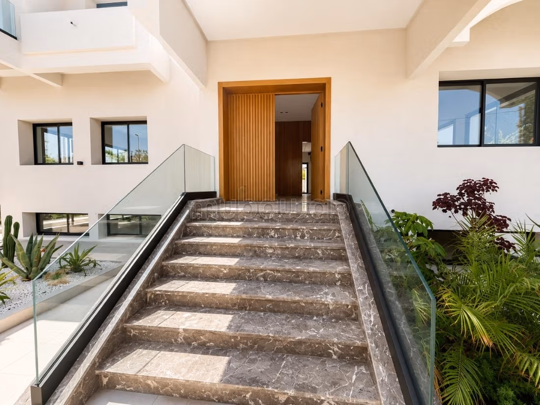 Anfa/Villa bureaux neuve 800m² Clim Jardin