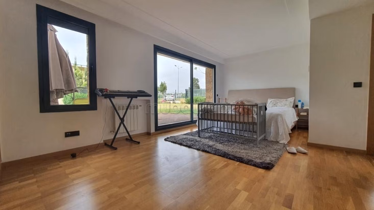 Rez de jardin avec piscine privative