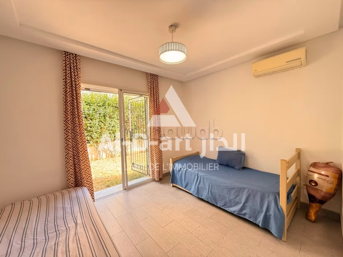S2 con accesso a piscina comune e giardino privato