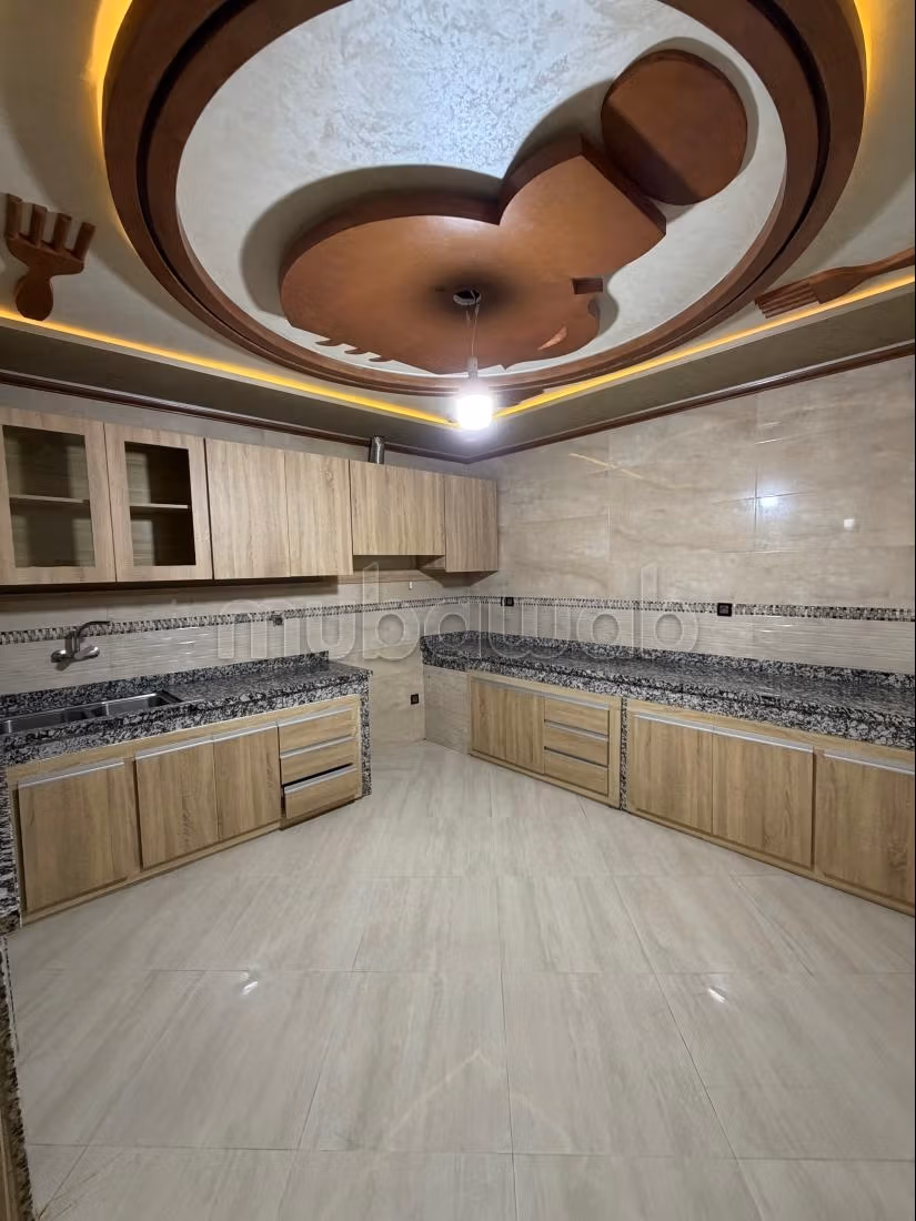 Appartement à louer à Marjan. 3 chambres. Porte solide et système de double vitrage — 2