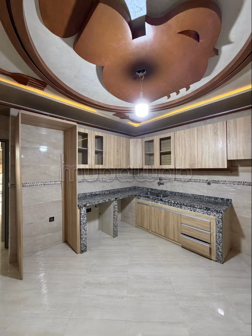 Appartement à louer à Marjan. 3 chambres. Porte solide et système de double vitrage — 3