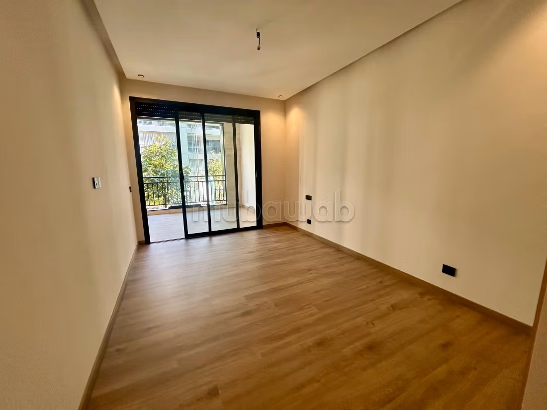 Très bel appartement en location à Souissi. 2 belles chambres. Terrasse et ascenseur — 4