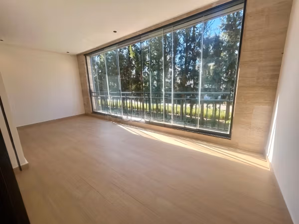 Très bel appartement en location à Souissi. 2 belles chambres. Terrasse et ascenseur