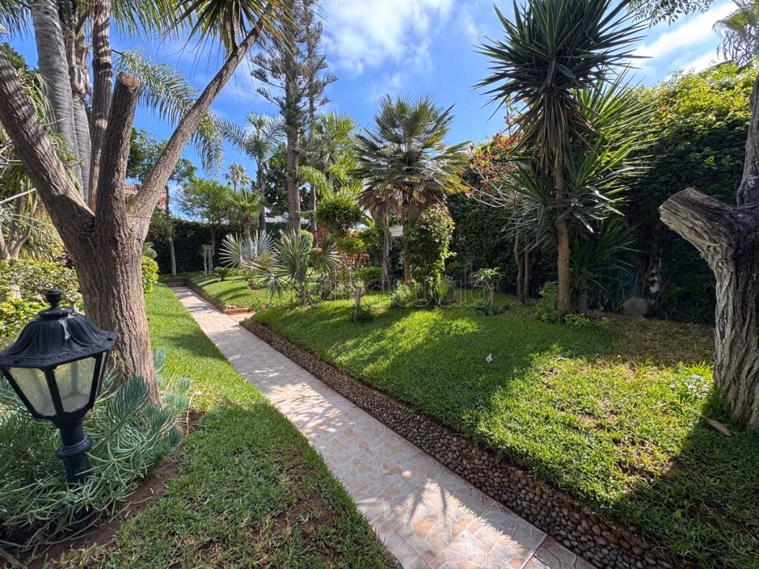 A Vendre Villa de 970 m² terrain à Oasis