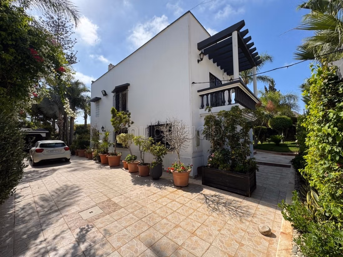 A Vendre Villa de 970 m² terrain à Oasis