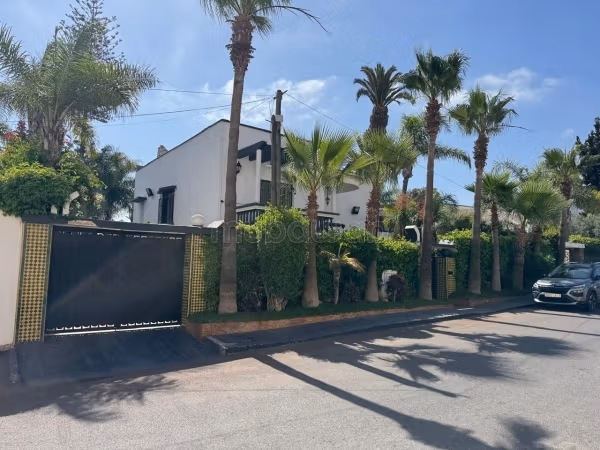Te koop Villa van 970 m² terrein in Oasis