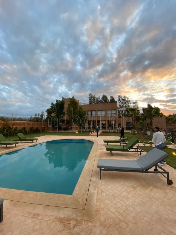 Splendid villa for sale on Route de l'Ourika. 9 comfortable rooms. Furnished