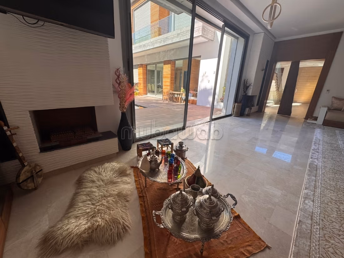 Casa de lujo en venta en Souissi. 6 habitaciones. Puerta blindada, seguridad