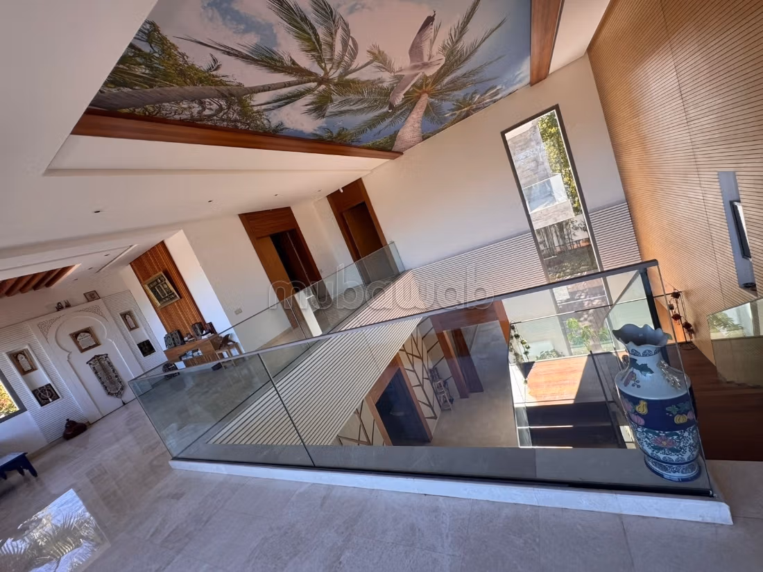 Casa de lujo en venta en Souissi. 6 habitaciones. Puerta blindada, seguridad