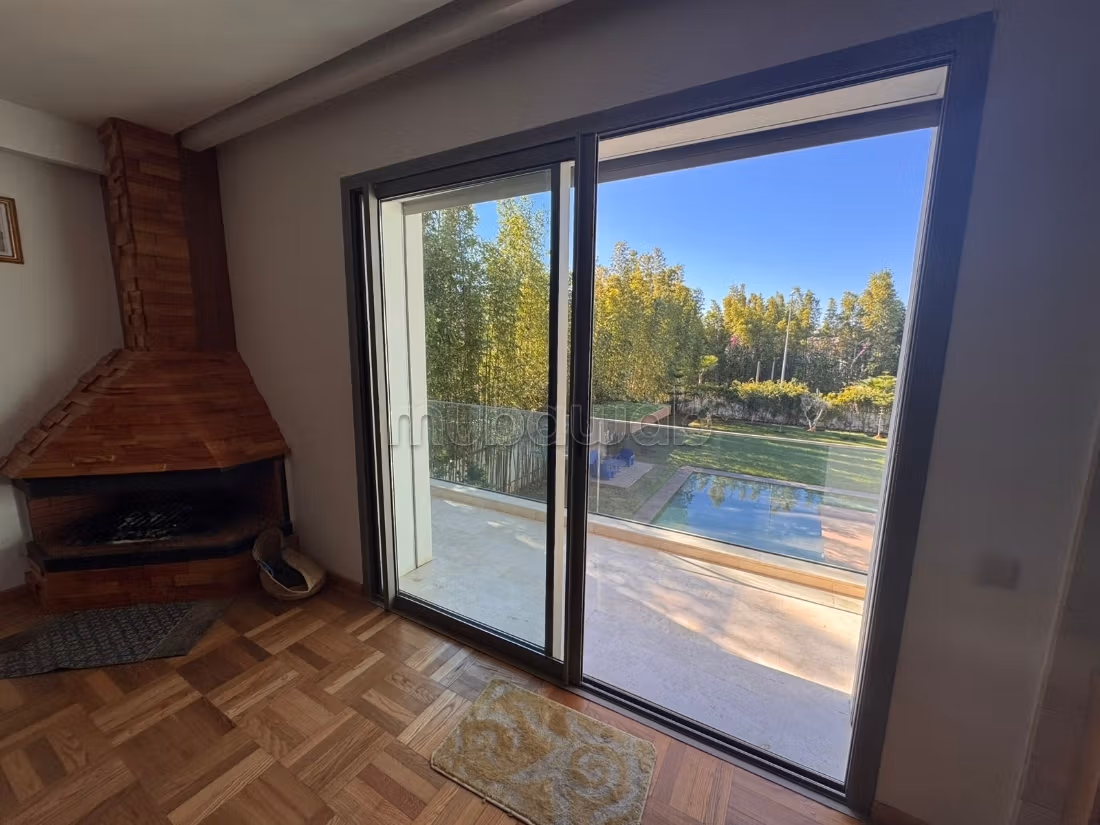 Casa de lujo en venta en Souissi. 6 habitaciones. Puerta blindada, seguridad