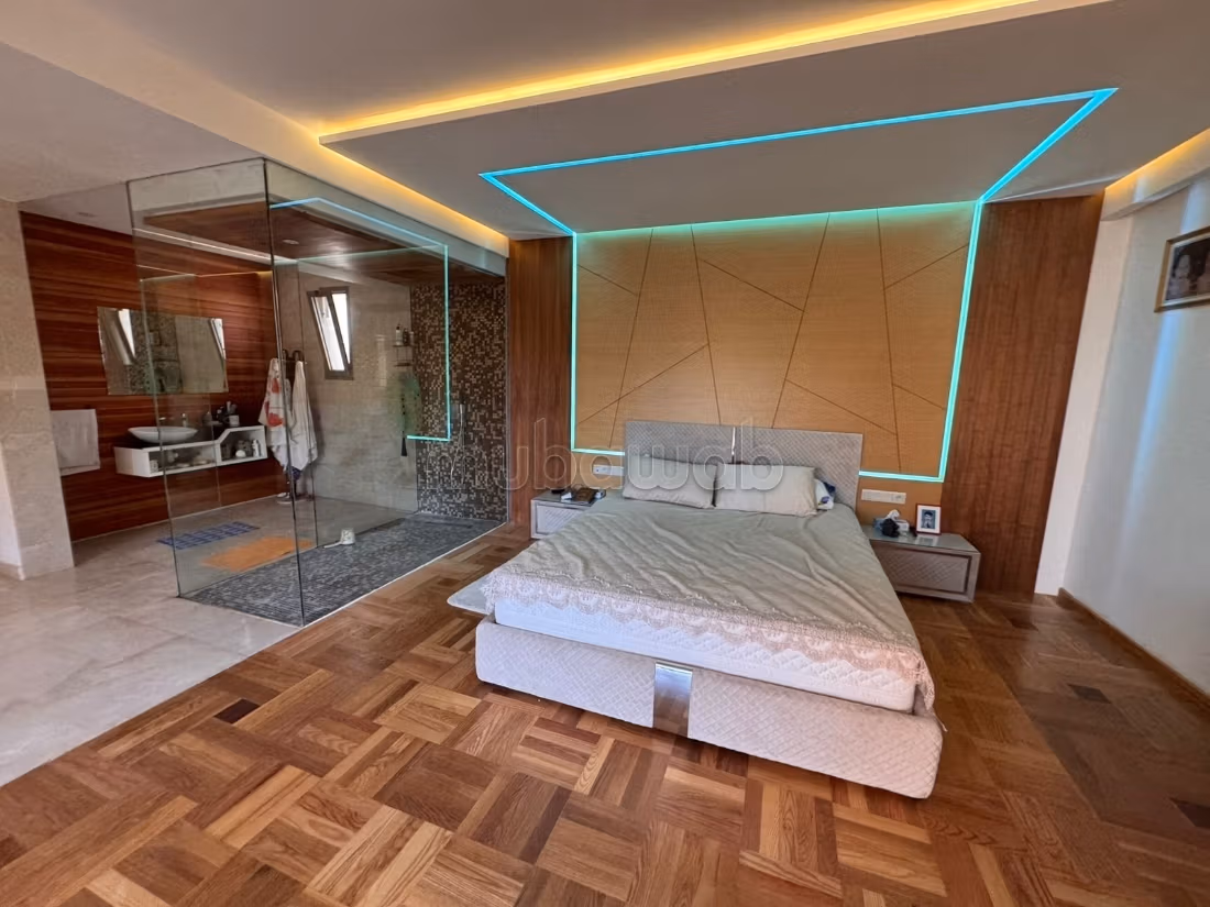 Casa de lujo en venta en Souissi. 6 habitaciones. Puerta blindada, seguridad